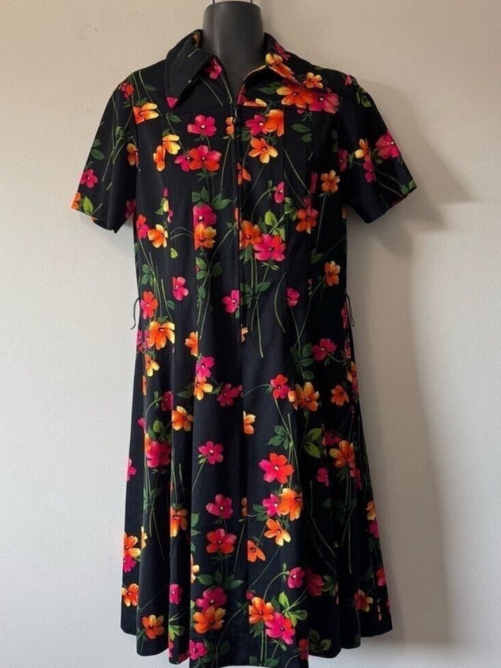 Vintage Dress 
70’s Leo Danal Canada Elegant Floral Black Midi Dress SZ 12